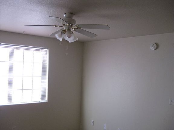 4th image of 427 Western Ave APT 1