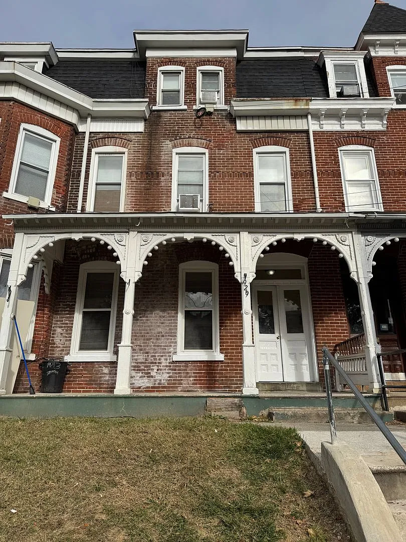 929 W Gordon Street — Photo 1