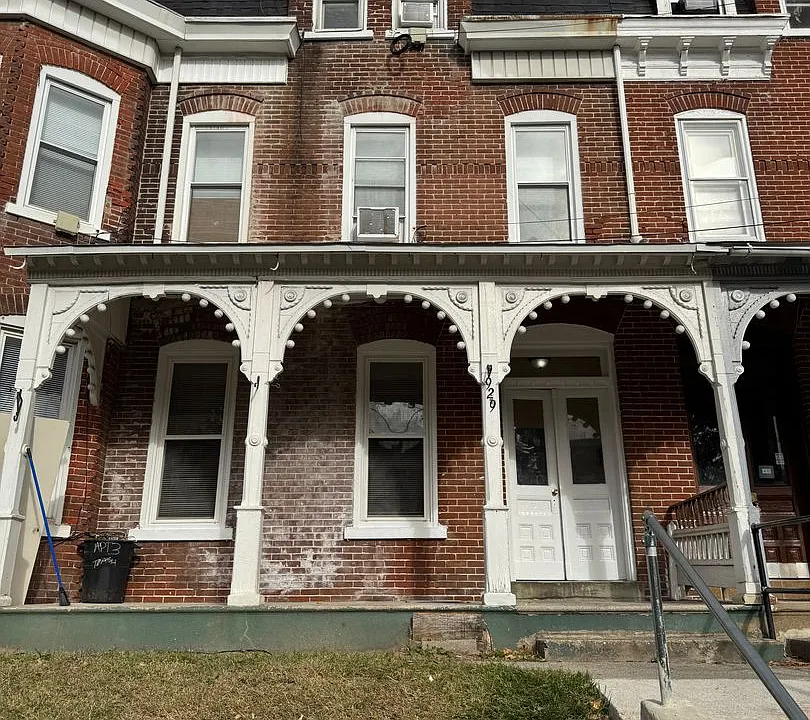 929 W Gordon St