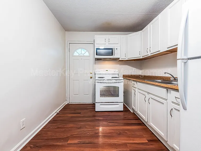 1023 Berkeley St #A — Photo 9