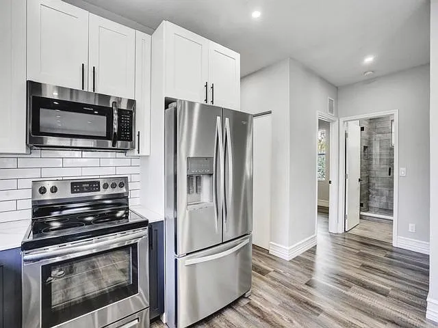 724 SW 9th St — Photo 17