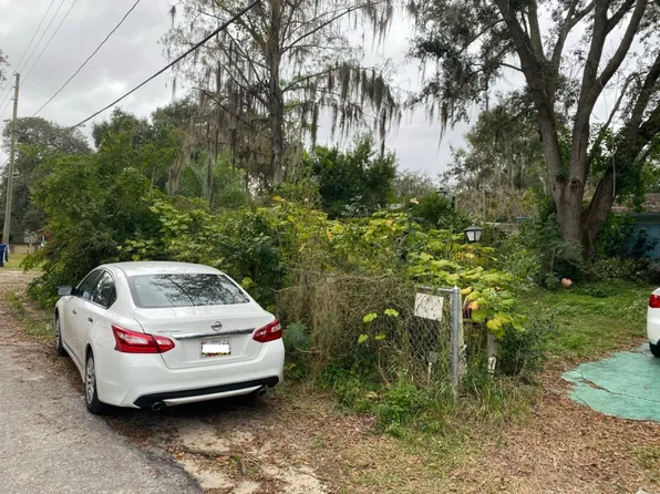 28 S Carol Ave, Mascotte, FL 34753