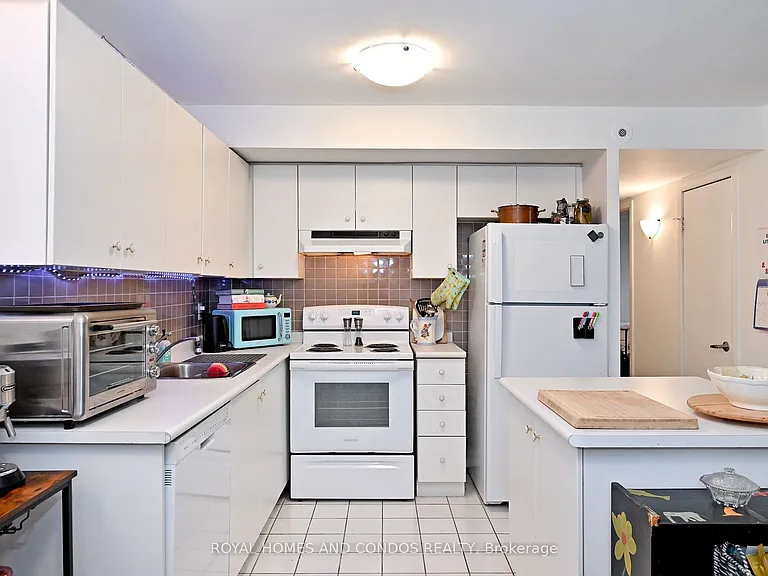 415 Jarvis St #125 — Photo 25