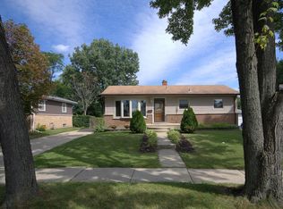 15 N Rose Ave, Addison, IL 60101