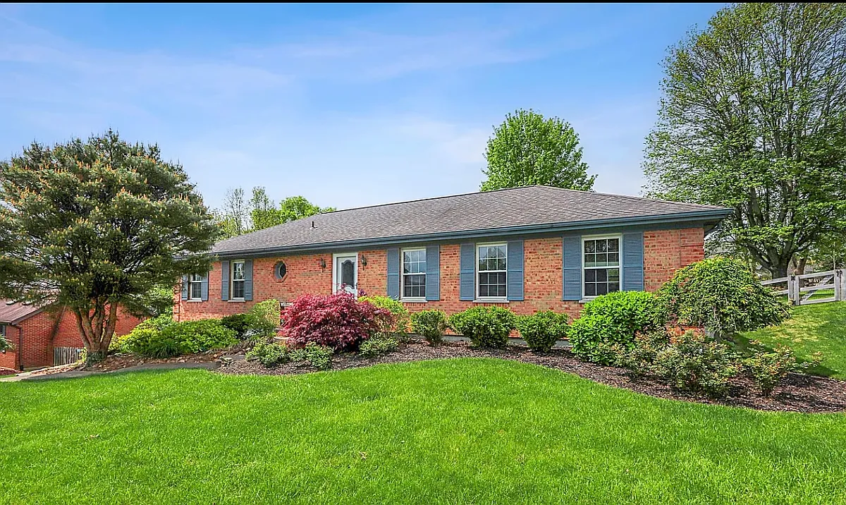Building Photo - 10267 Cedarwood Dr