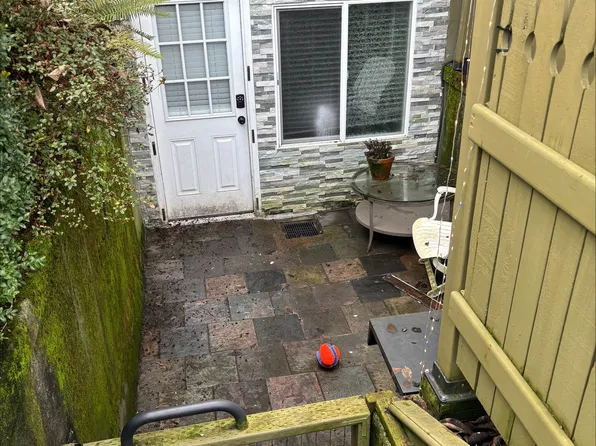 1409 N 40th St, Seattle, WA 98103