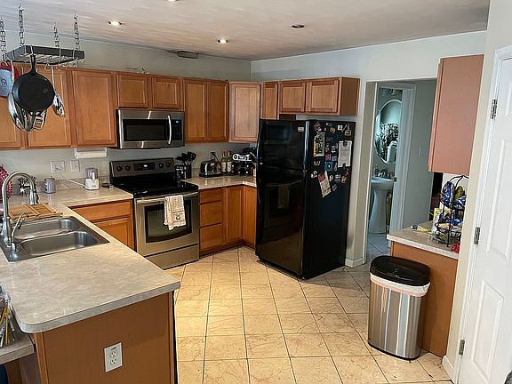 2nd image of 1317 W 25th St