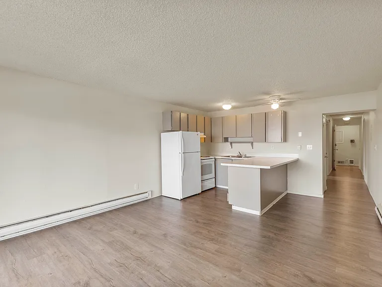 Baycrest Apartments — Photo 23