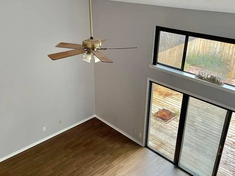 1185 Romaine Cir W — Photo 6