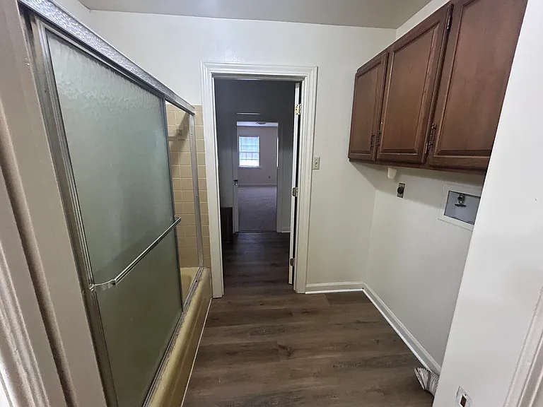 817 King James St SW #C — Photo 6