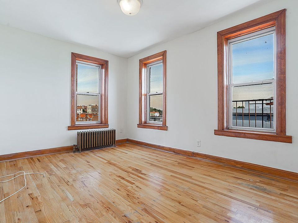 1st image of 4804 48th St #1