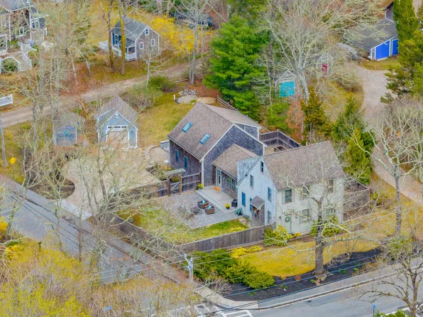 134 School Street, Cotuit, MA 02635
