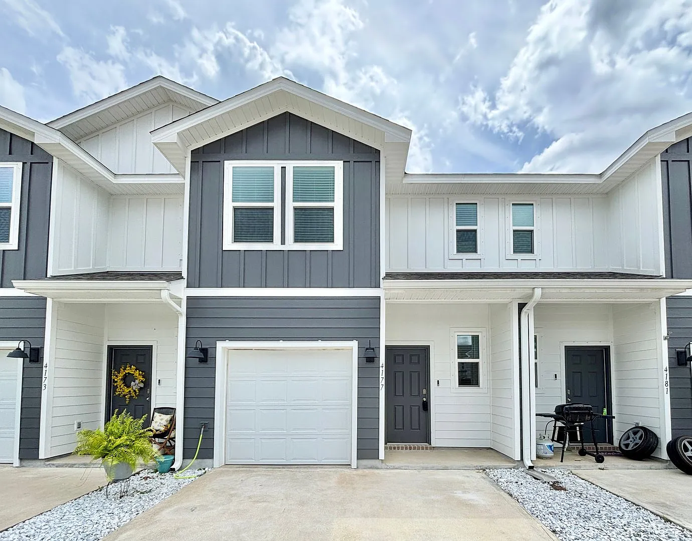 Modern 2 Story 3 Bedroom Town Home — Photo 1