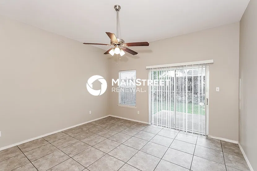 2923 Saint Bernard Dr — Photo 2