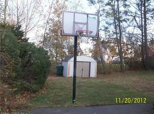 39 Oakwood Rd, Manchester, CT 06042