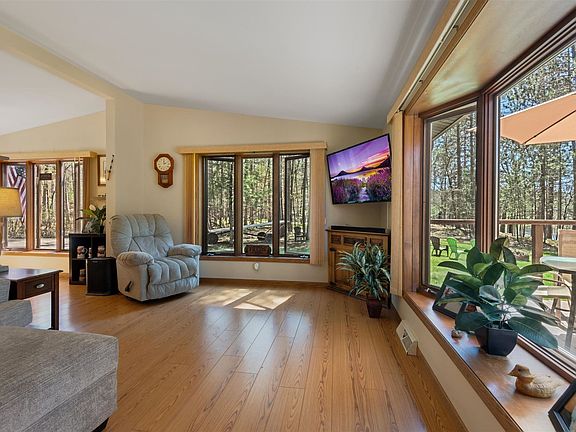 3rd image of 3265 River Dr