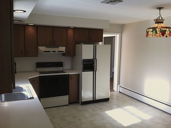 Fantastic Eat-In Kitchen