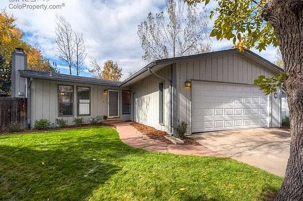 6915 Conifer Ct — Photo 2
