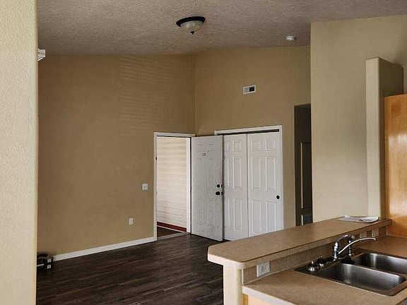 5th image of 157 Clubhouse Cir #202