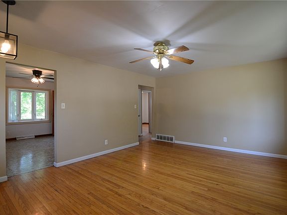 5th image of 67 Maple Ct