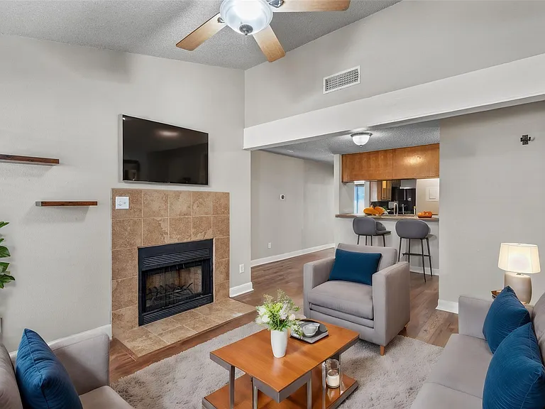806 W 24th St #326 — Photo 3