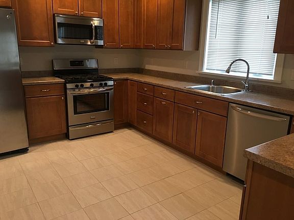 4th image of 254A Oakwood Ave #A