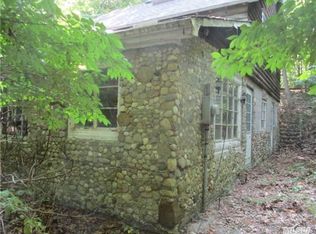 84 Beach Rd, Wading River, NY 11792