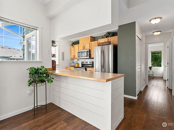 4th image of 1031 61st St SE #C