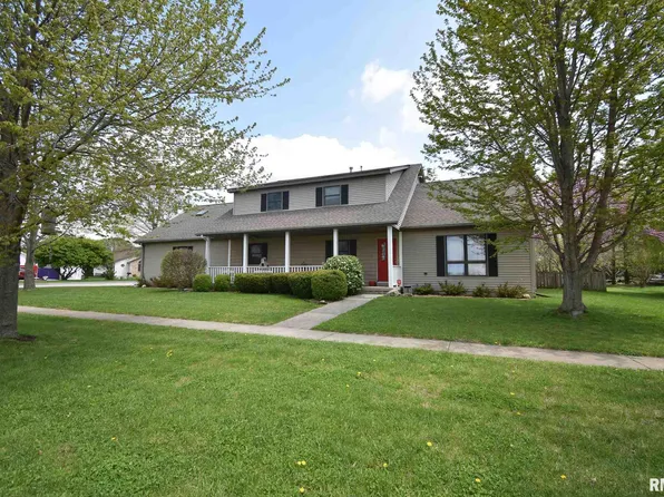 12 Lexington Ct, Chatham, IL 62629