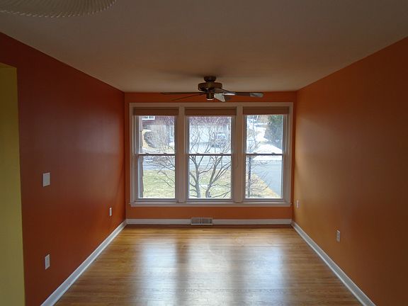 4th image of 309 Southfield Dr