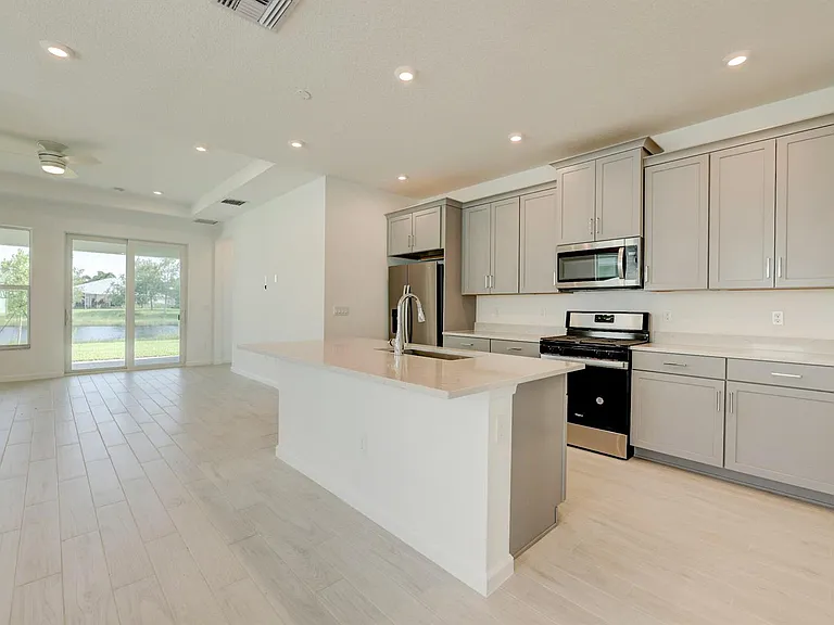 12712 SW Eleanor Dr — Photo 9