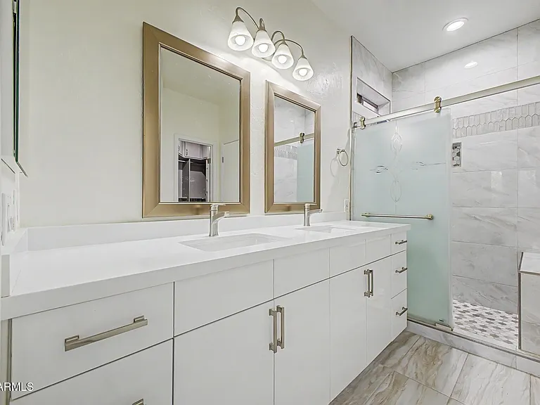 1015 E Irma Ln — Photo 20