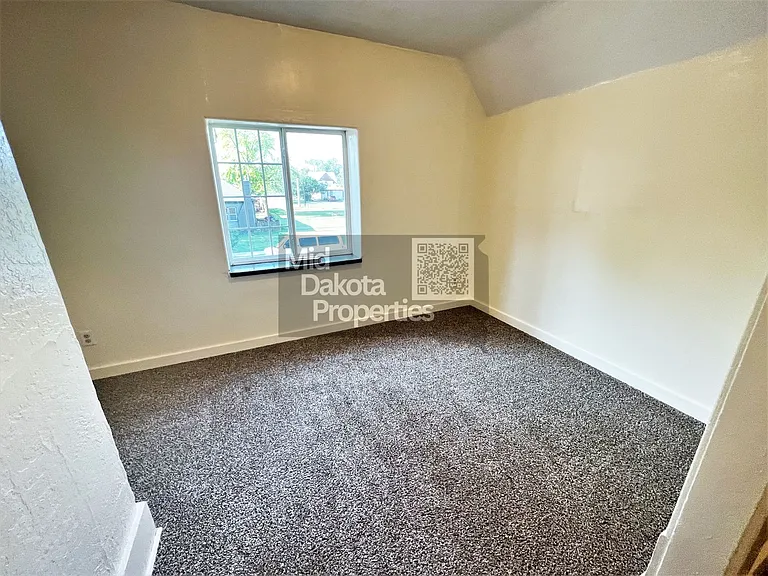 504 W 2nd Ave — Photo 9