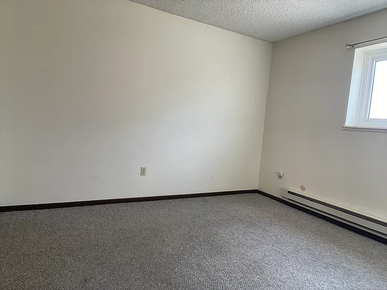260 Honeysuckle St #4 — Photo 4