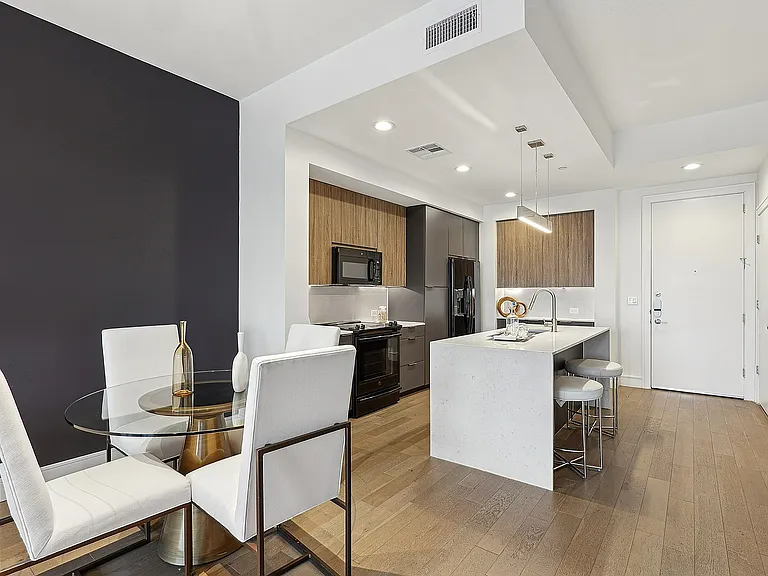Modern Kitchen and Dining Room