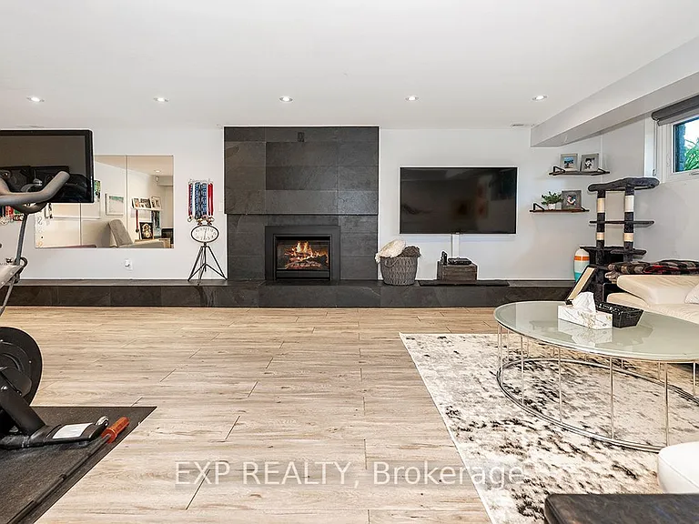 1410 Petrie Way — Photo 34
