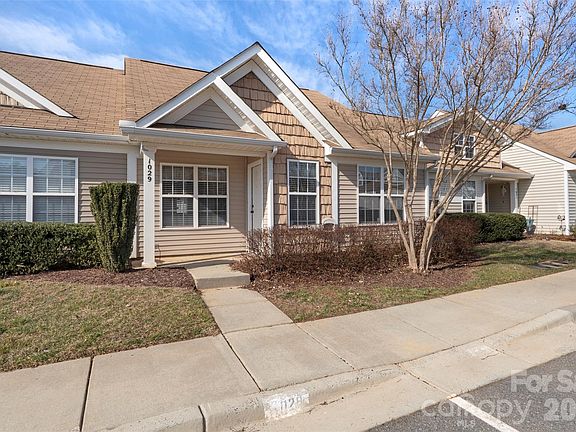 3rd image of 1029 Duncan Chase Ln