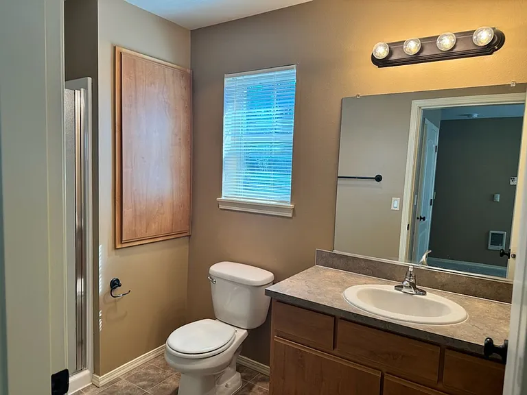 195-Santiam Village Apartments — Photo 45