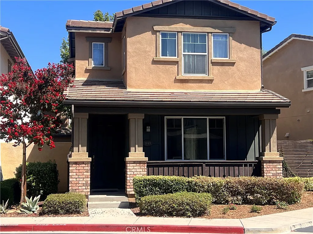 4 bed, 2.5 bath, 1759 sqft, $4,300 — Photo 1
