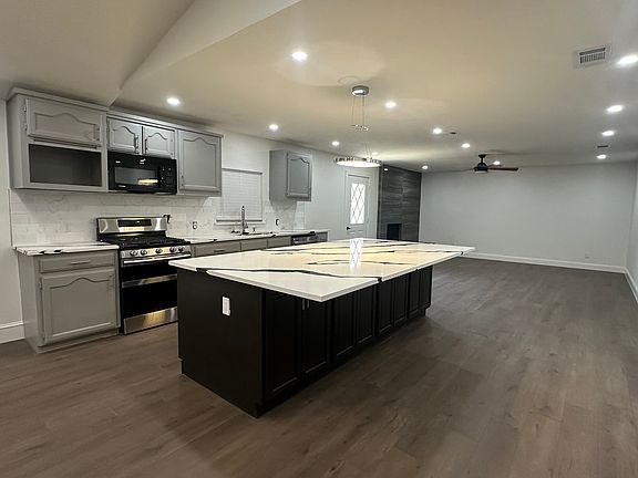 4th image of 704 Azalia Dr