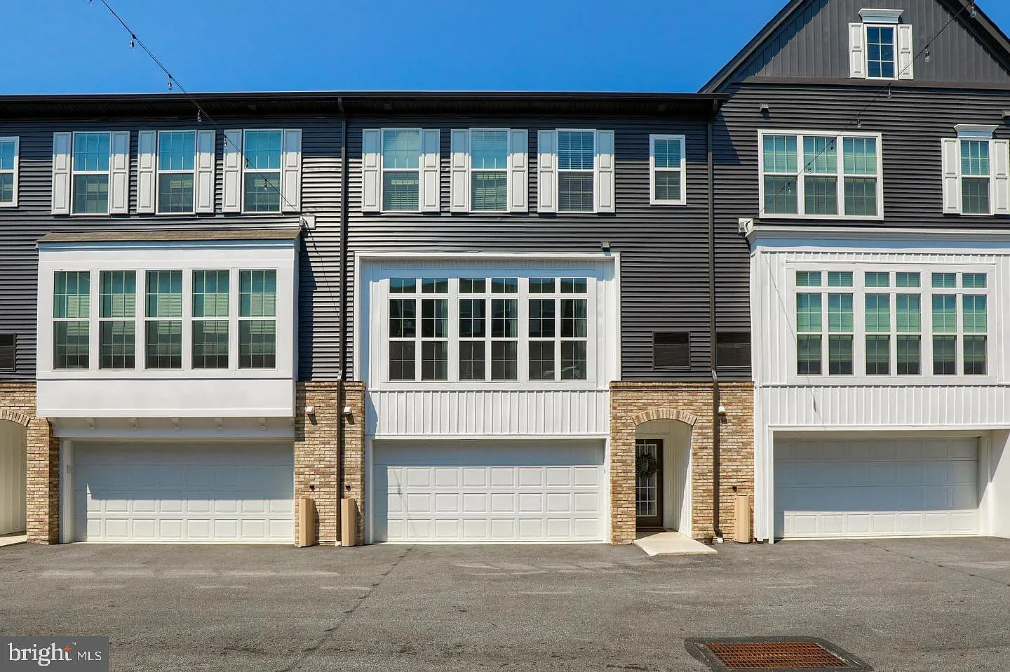 2 bed, 1.5 bath, 1701 sqft, $2,600 — Photo 1