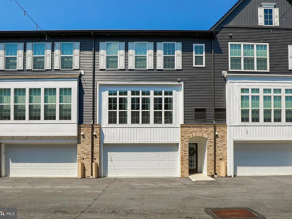 806 Mayer Pl