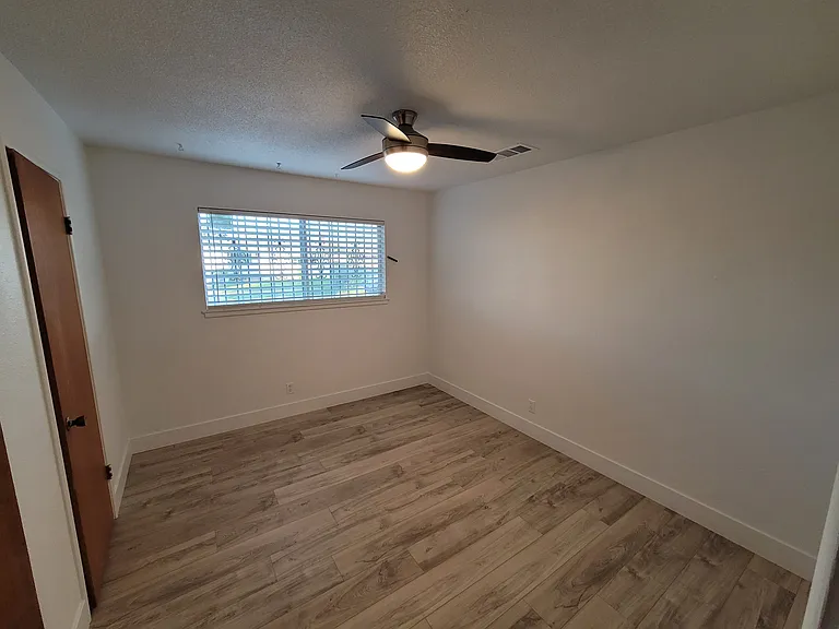 1355 N Matus Ave — Photo 11