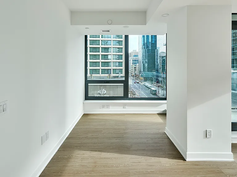 383 Albert St — Photo 45