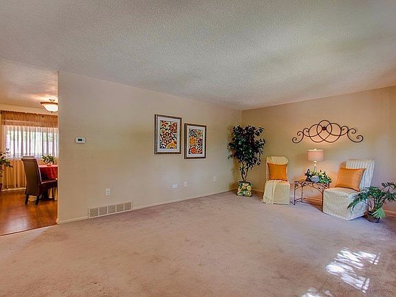 Liv Rm, Din Rm, Kitchen