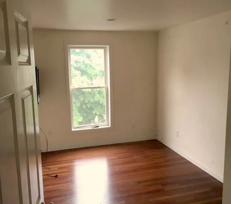 6 bed, 2.0 bath, $6,720 — Photo 3