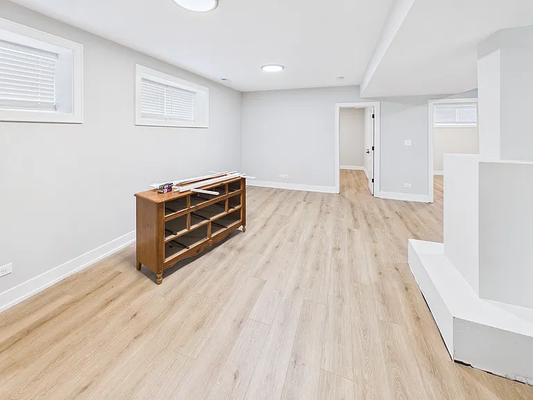 2401 S Homan Ave — Photo 20