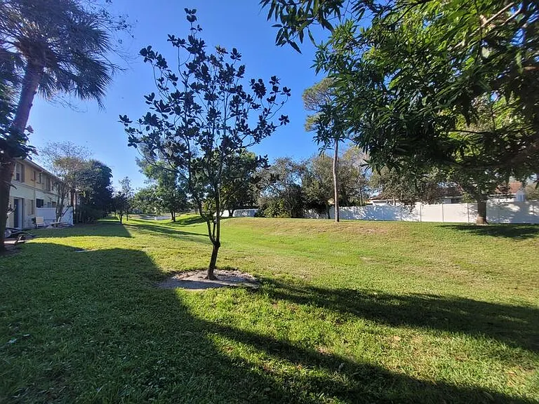 303 Seminole Palms Dr — Photo 9