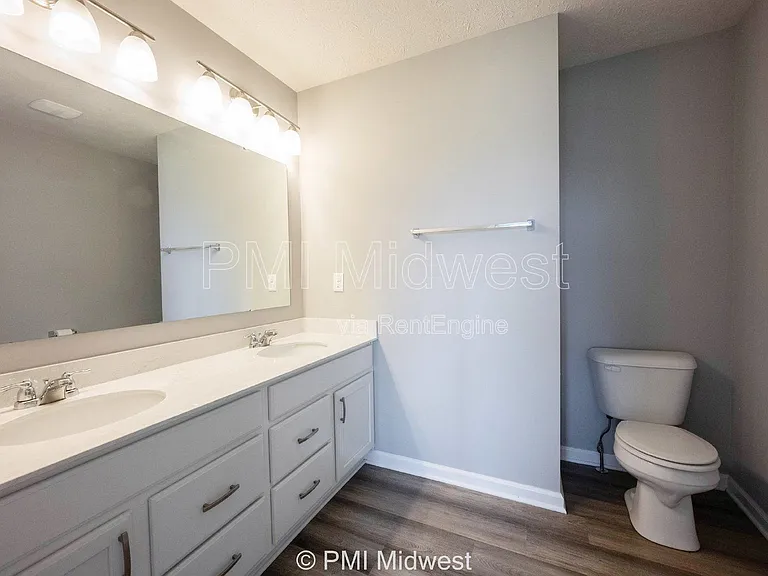 2952 W New York St — Photo 38