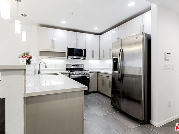 2nd image of 733 S Manhattan Pl Unit 501